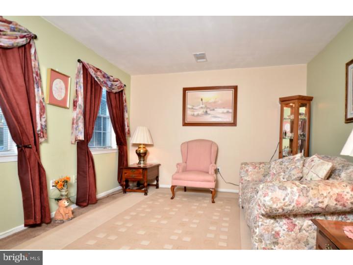 33 Stonegate Road Quakertown, PA 18951 - Photo 4 of 24 Gallery Image 4