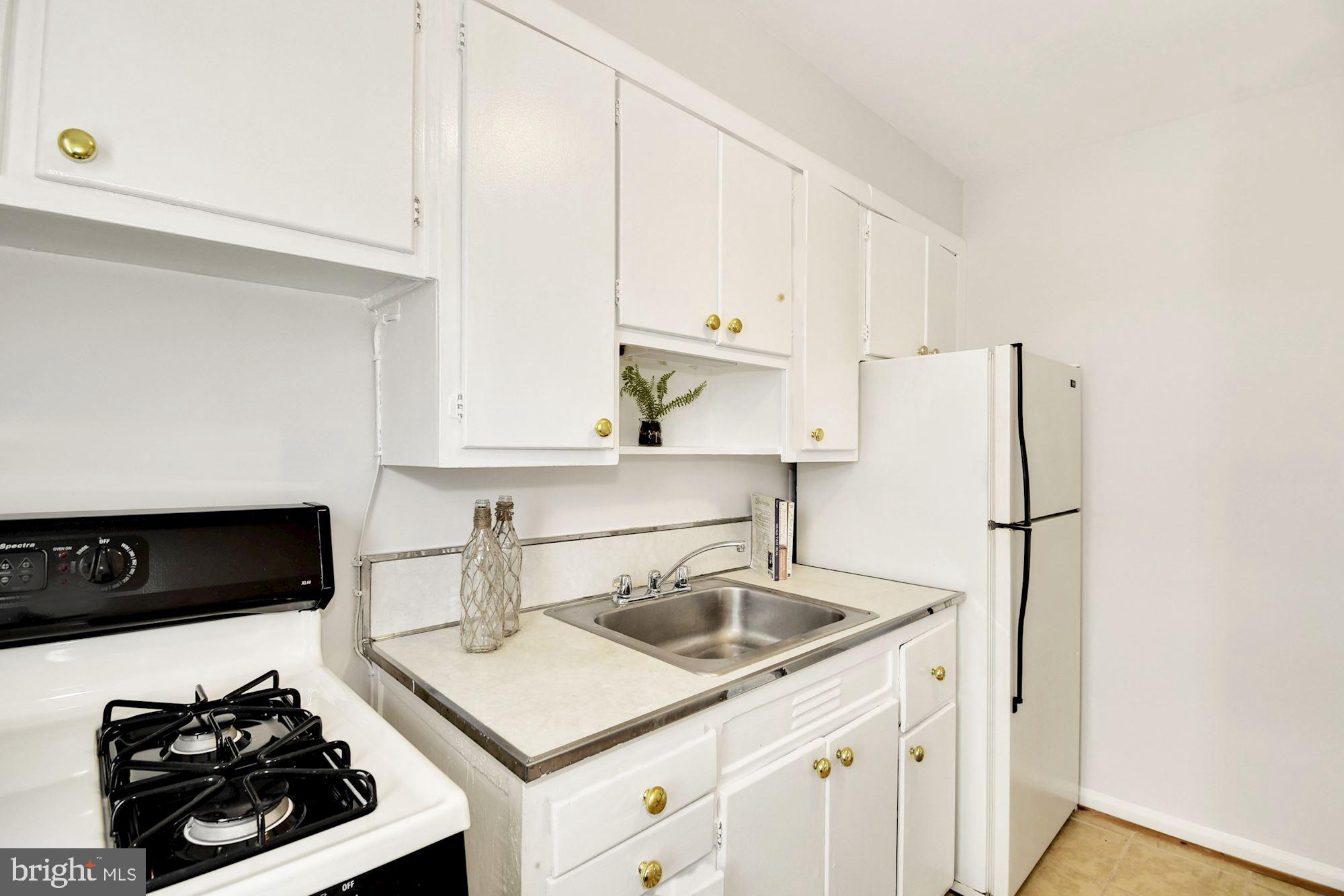 6511 Potomac Avenue, Unit C1 Alexandria, VA 22307 - Photo 11 of 21 Kitchen