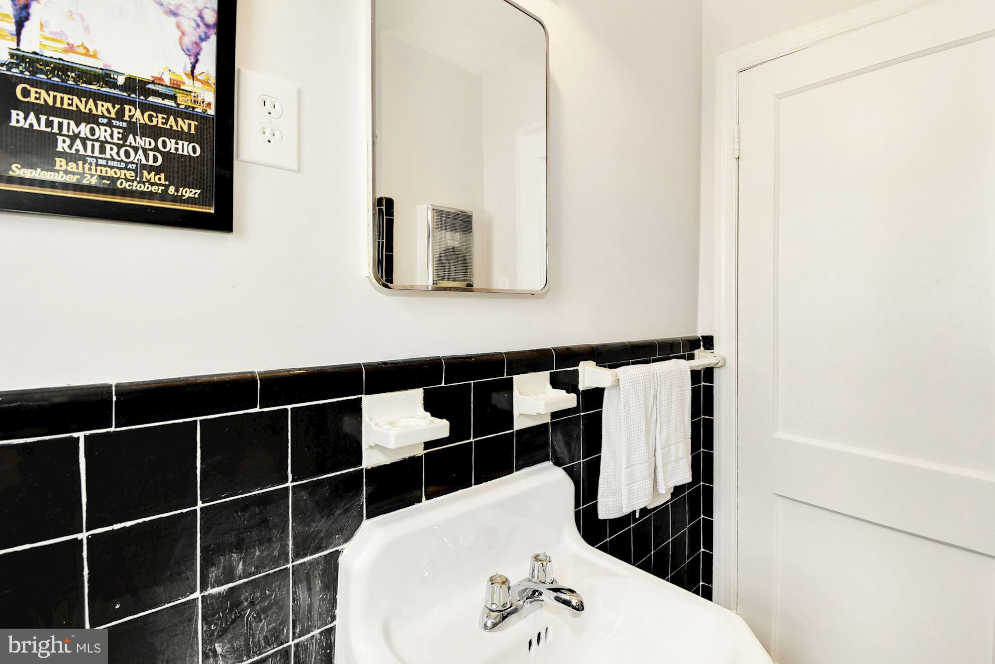 6511 Potomac Avenue, Unit C1 Alexandria, VA 22307 - Photo 19 of 21 Full Bath