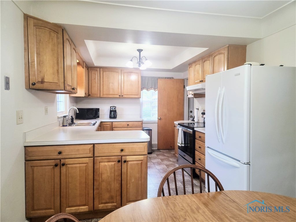1915 Cass Road Toledo, OH 43614 - Photo 12 of 29 Gallery Image 12