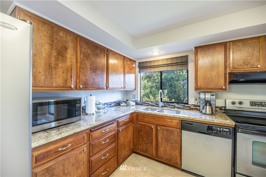 18609 126th Place Southeast Renton, WA 98058 - Photo 9 of 37 Gallery Image 9