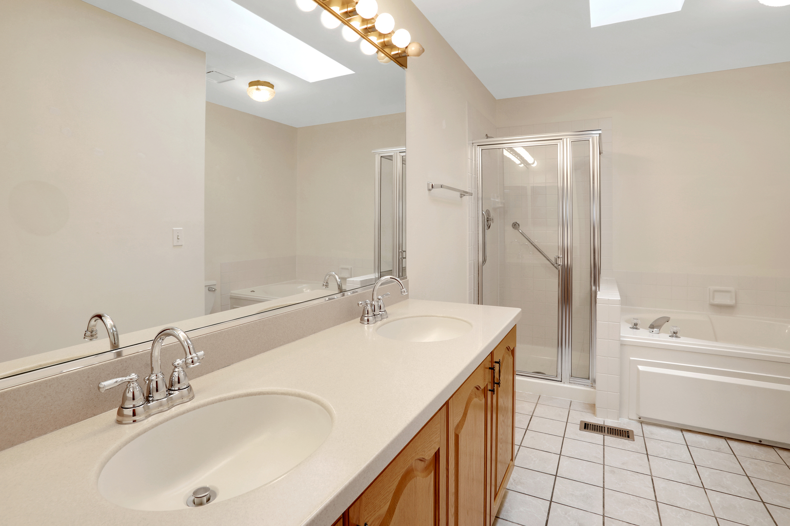 1240 Coldspring Road Elgin, IL 60120 - Photo 17 of 17 a bathroom with a sink a toilet and bathtub