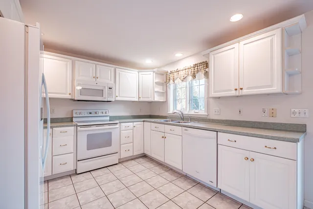 $599,000 | 21 Blueberry Drive, South Portland, ME 04106