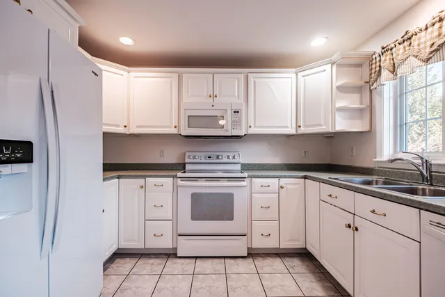 $599,000 | 21 Blueberry Drive, South Portland, ME 04106