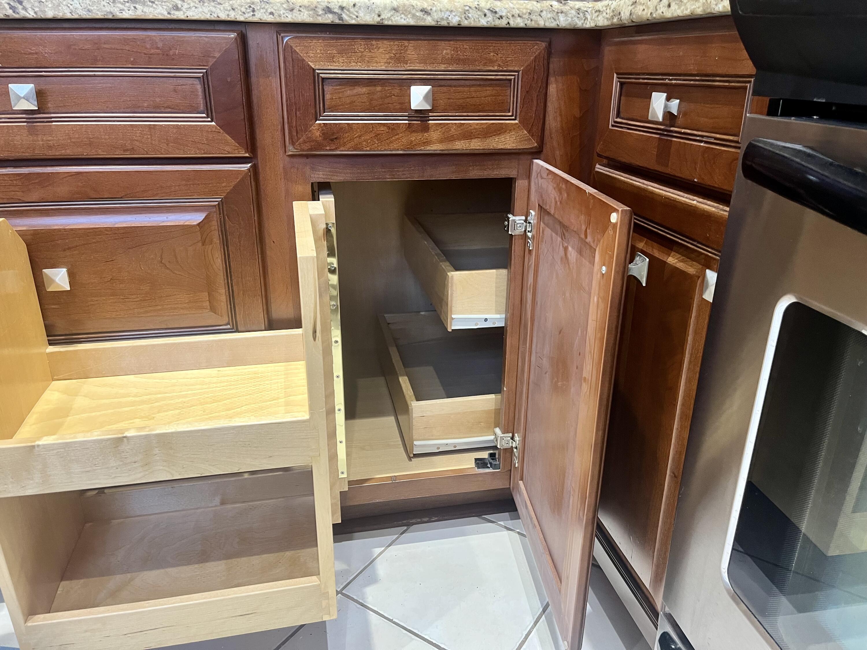 2309 Fidling Road Charleston, SC 29414 - Photo 7 of 20 2309FidlingKitchenOrganization3