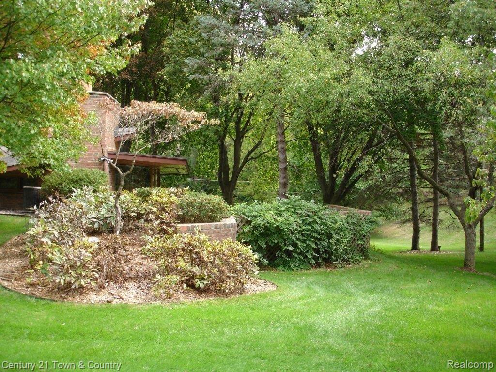 3755 West Pemberton Road Bloomfield Hills, MI 48302 - Photo 10 of 20 Wooded Views from Every Room