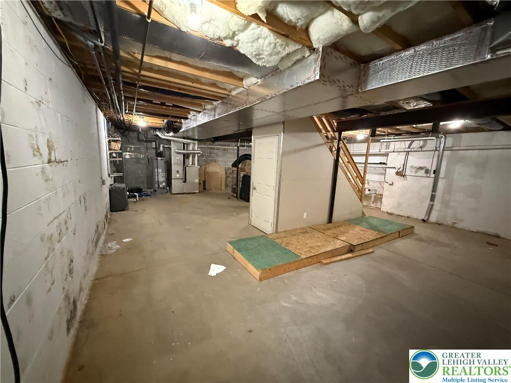 114 Kestrel Road Mountain Top, PA 18707 - Photo 34 of 37 a view of a garage