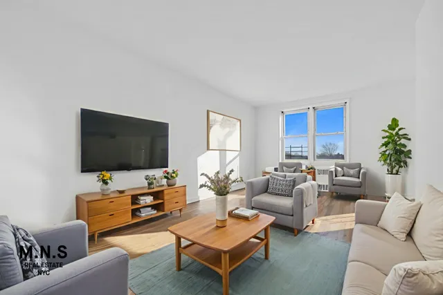 $325,000 | 143-25 84th Drive, Unit 6A | Briarwood