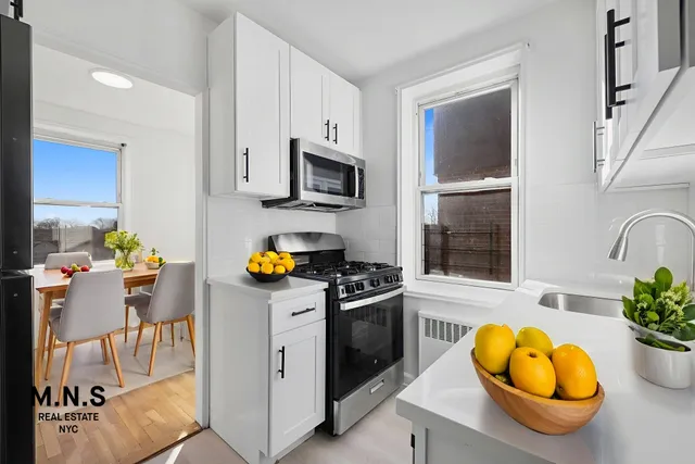 $325,000 | 143-25 84th Drive, Unit 6A | Briarwood