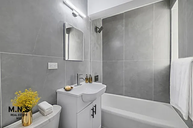 $325,000 | 143-25 84th Drive, Unit 6A | Briarwood