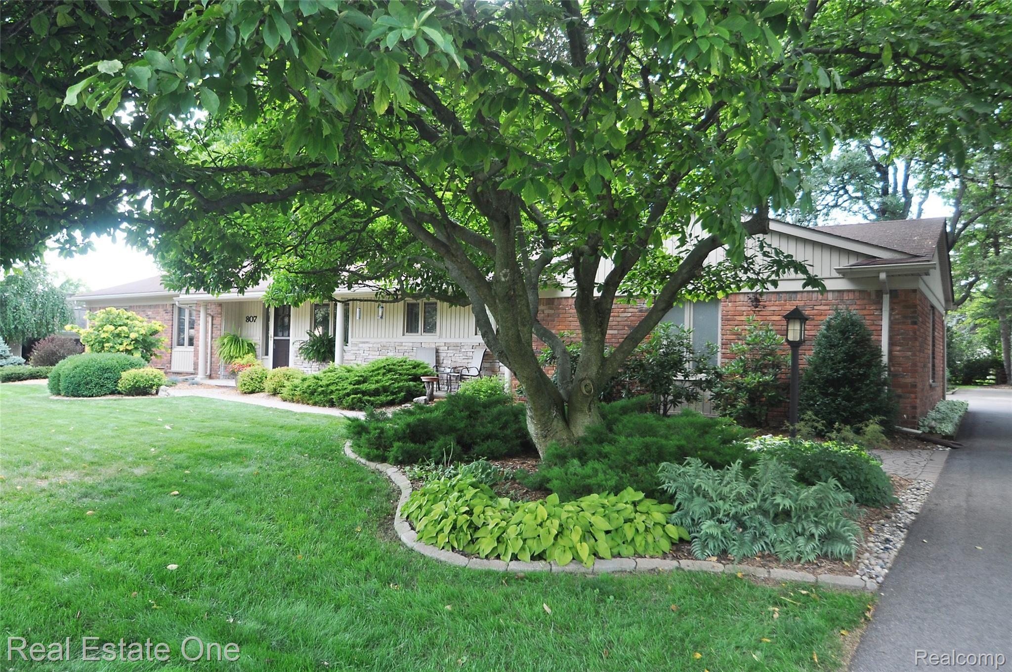 807 Ironstone Drive Rochester, MI 48309 - Photo 2 of 38 2.JPG
