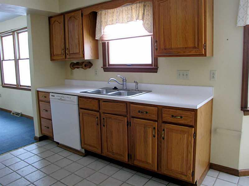 3235 Ridgeway Road Greensburg, PA 15601 - Photo 11 of 25 Kitchen.