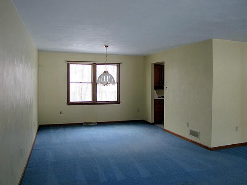 3235 Ridgeway Road Greensburg, PA 15601 - Photo 3 of 25 Living Room.