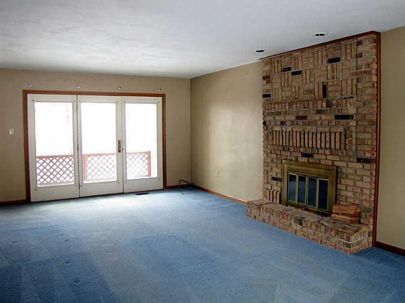3235 Ridgeway Road Greensburg, PA 15601 - Photo 6 of 25 Family Room.