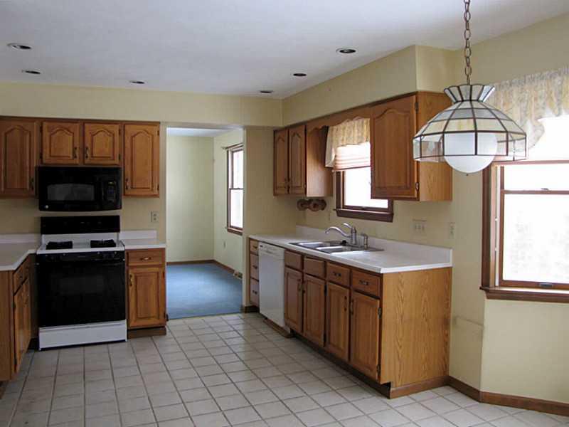 3235 Ridgeway Road Greensburg, PA 15601 - Photo 8 of 25 Kitchen.