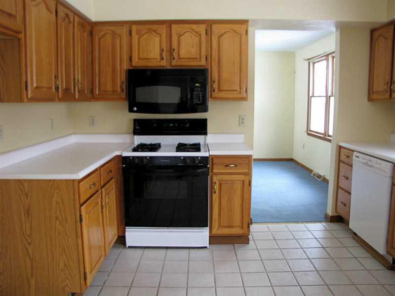 3235 Ridgeway Road Greensburg, PA 15601 - Photo 10 of 25 Kitchen.