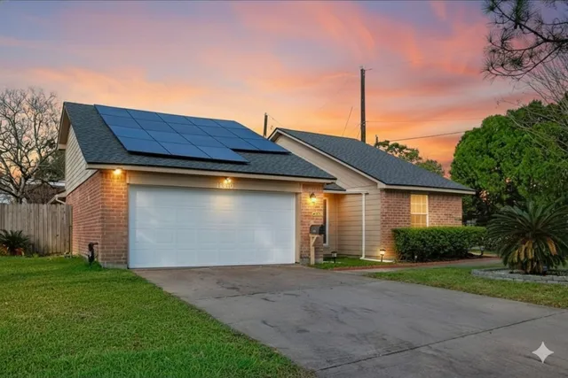 $2,200 | 15510 West Barbara Circle, Houston, TX 77071