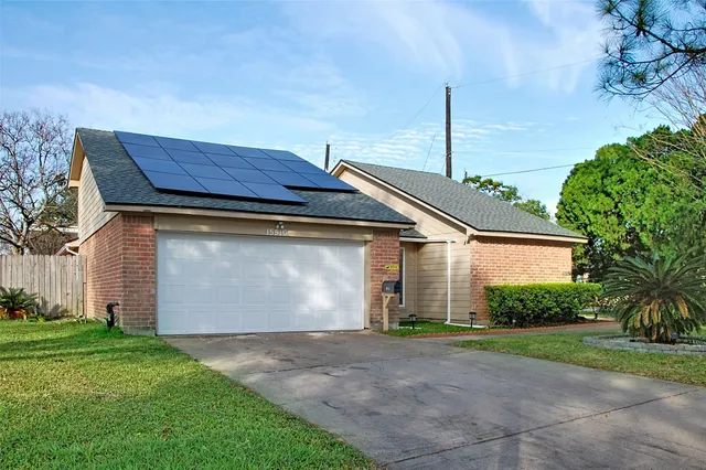 $2,200 | 15510 West Barbara Circle, Houston, TX 77071