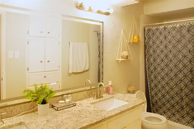 $2,200 | 15510 West Barbara Circle, Houston, TX 77071