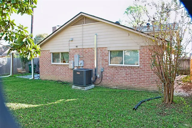 $2,200 | 15510 West Barbara Circle, Houston, TX 77071