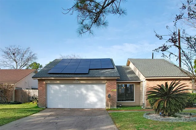 $2,200 | 15510 West Barbara Circle, Houston, TX 77071