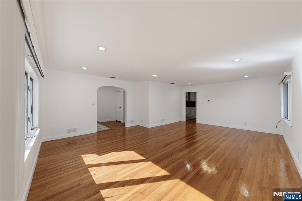 495 Bluff Road Fort Lee, NJ 07024 - Photo 7 of 37 Gallery Image 7