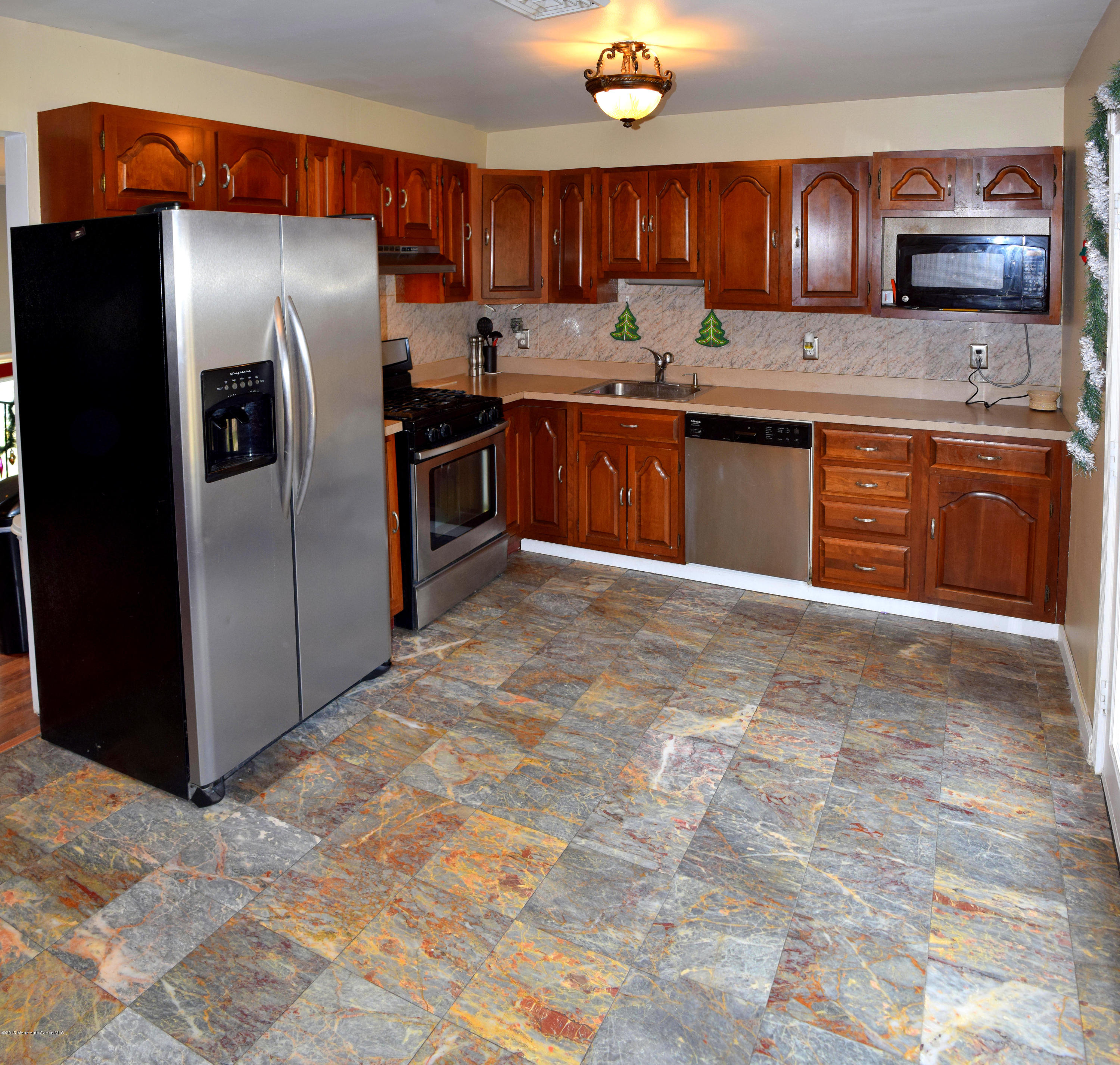 95 Darien Road Howell, NJ 07731 - Photo 2 of 24 DarienRd95HOW Kit1A-001