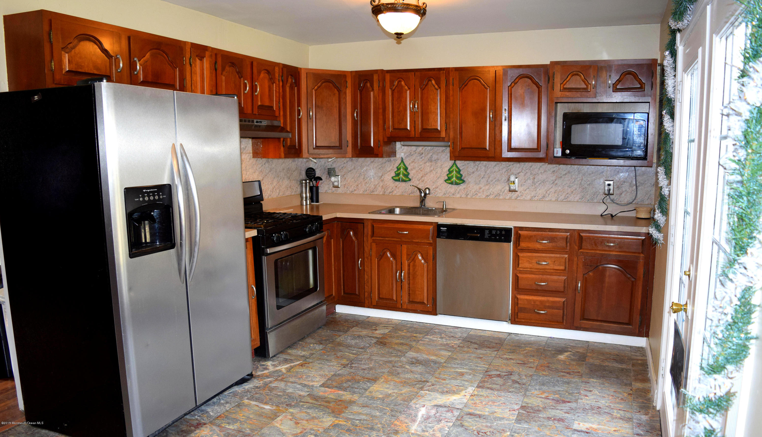 95 Darien Road Howell, NJ 07731 - Photo 15 of 24 DarienRd95HOW Kit1B-001