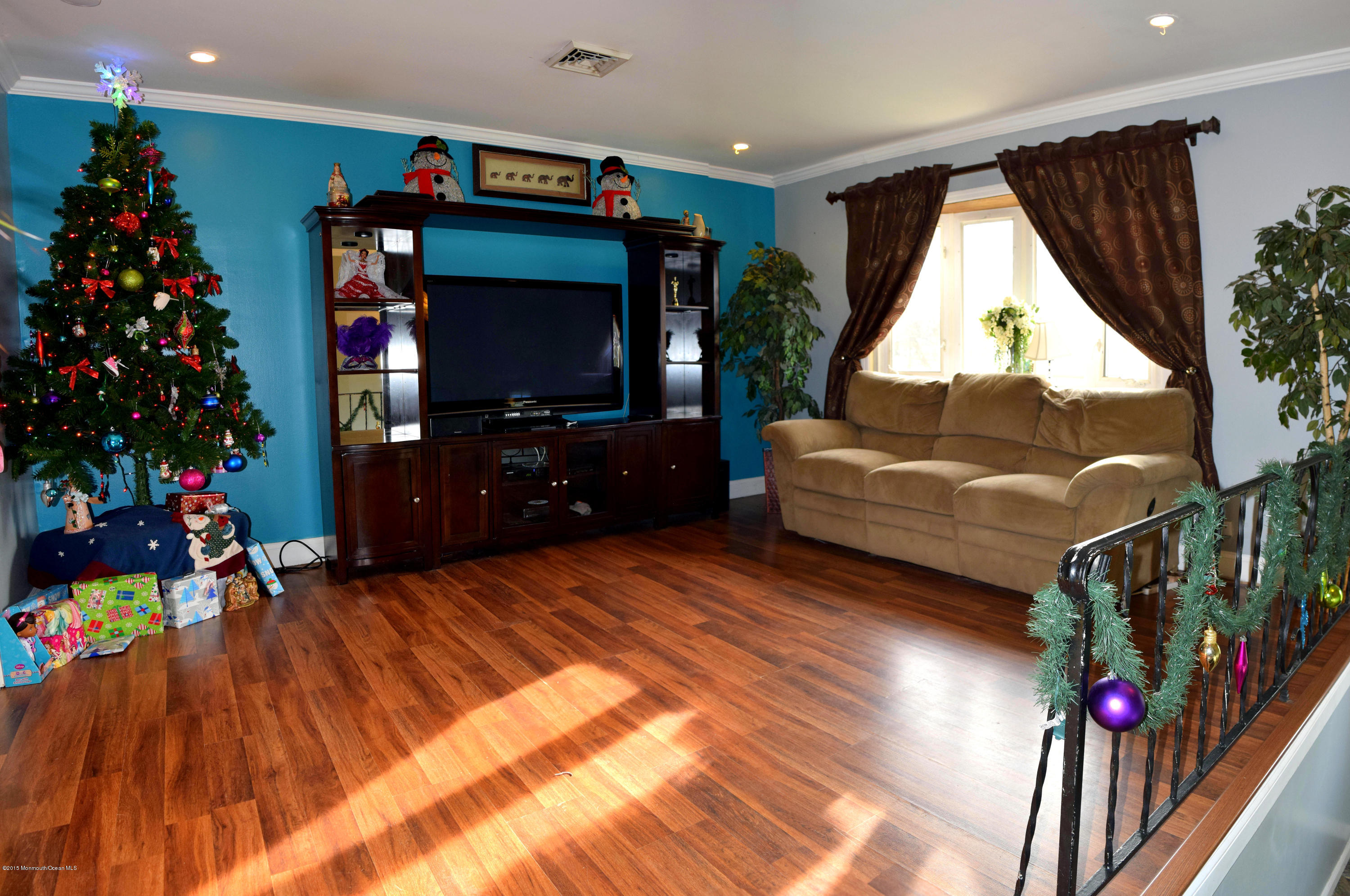95 Darien Road Howell, NJ 07731 - Photo 3 of 24 DarienRd95HOW LvgRmA-001