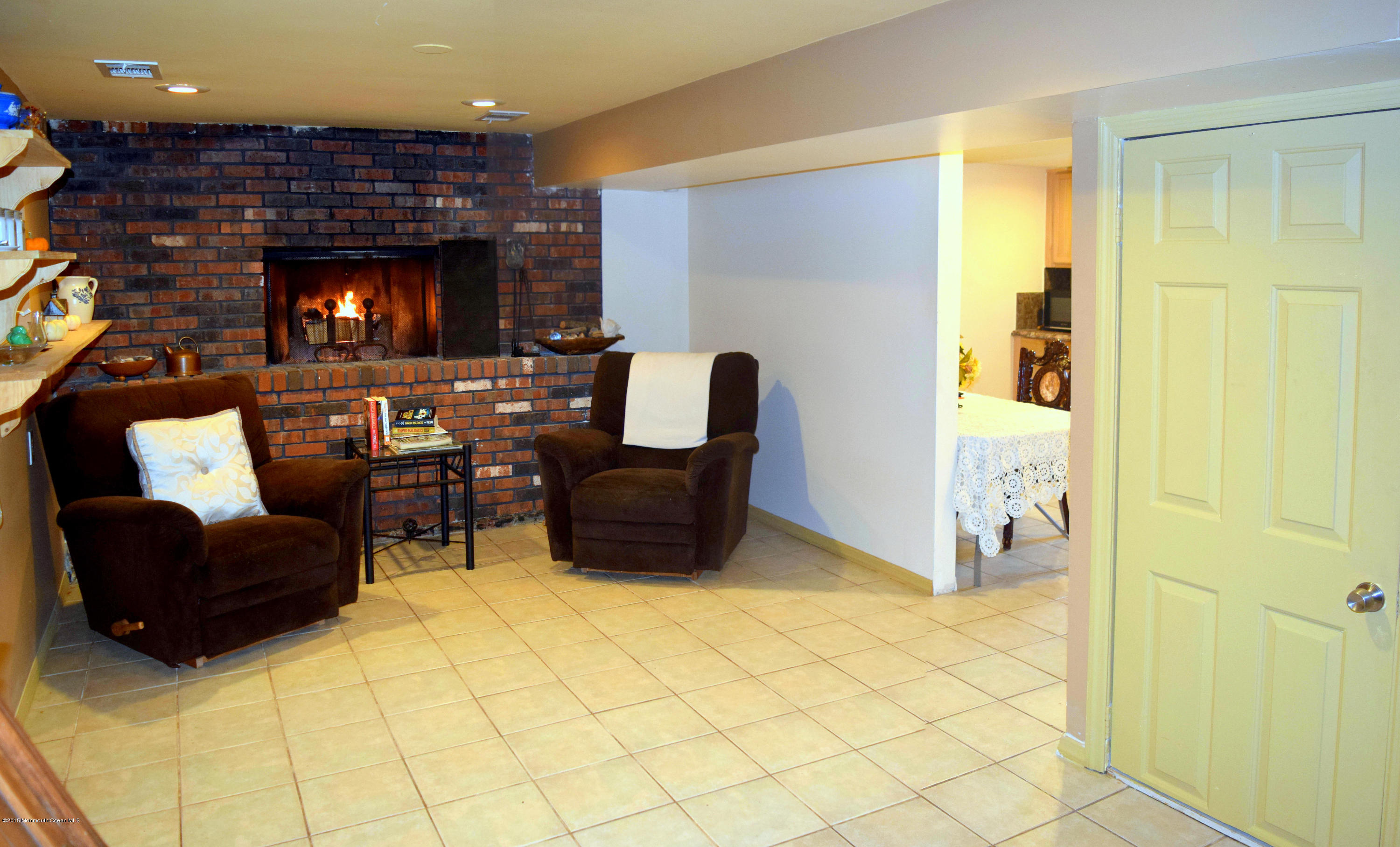 95 Darien Road Howell, NJ 07731 - Photo 6 of 24 DarienRd95HOW FmlyRmC-001