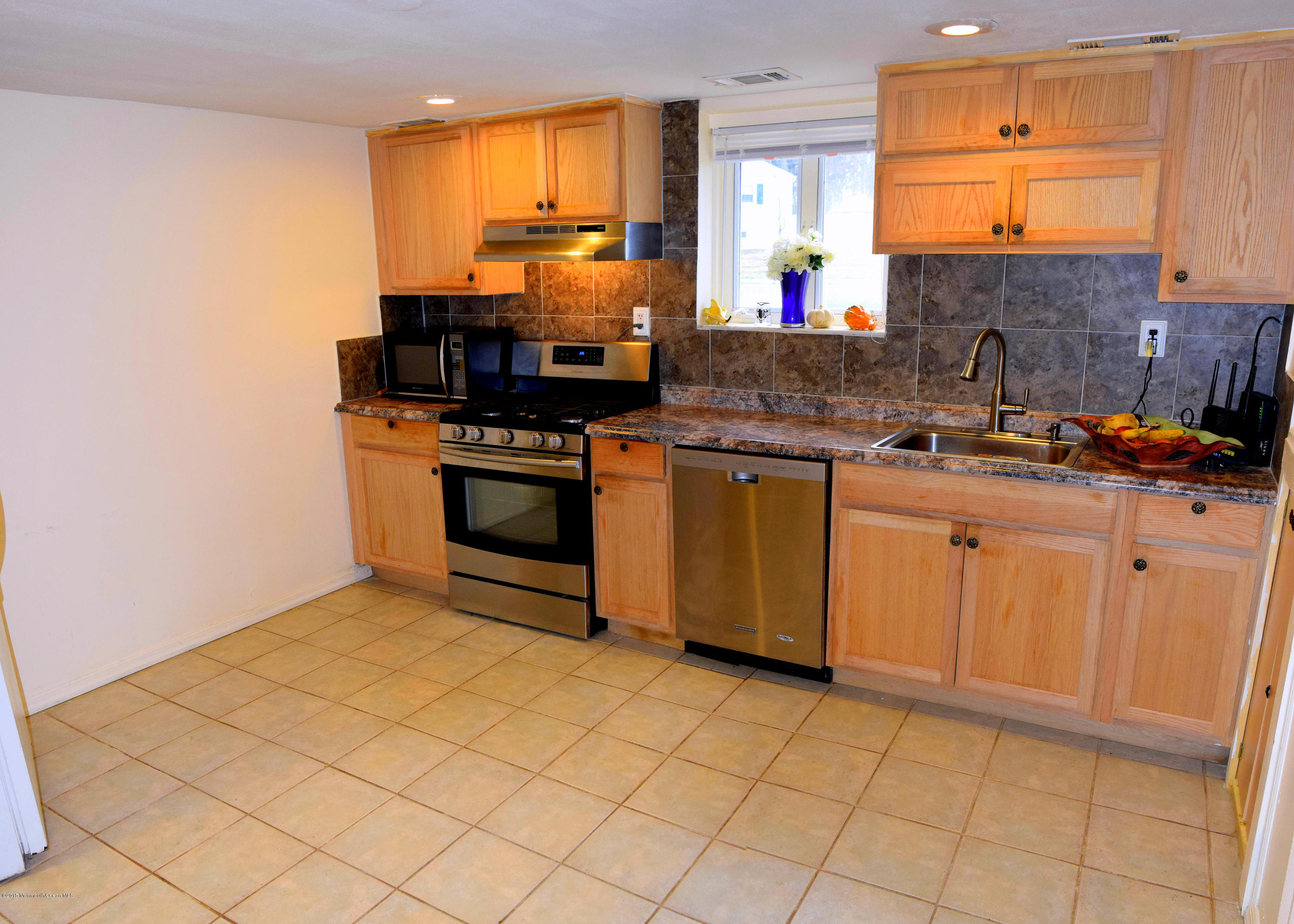 95 Darien Road Howell, NJ 07731 - Photo 7 of 24 DarienRd95HOW Kit2A-001
