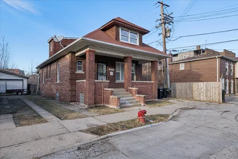 $150,000 | 2524 East 72nd Place, Chicago, IL 60649