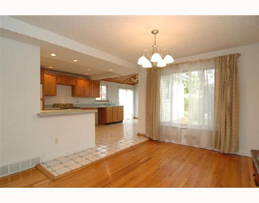 1205 Akehurst Road Green Tree, PA 15220 - Photo 3 of 12 Dining Room.