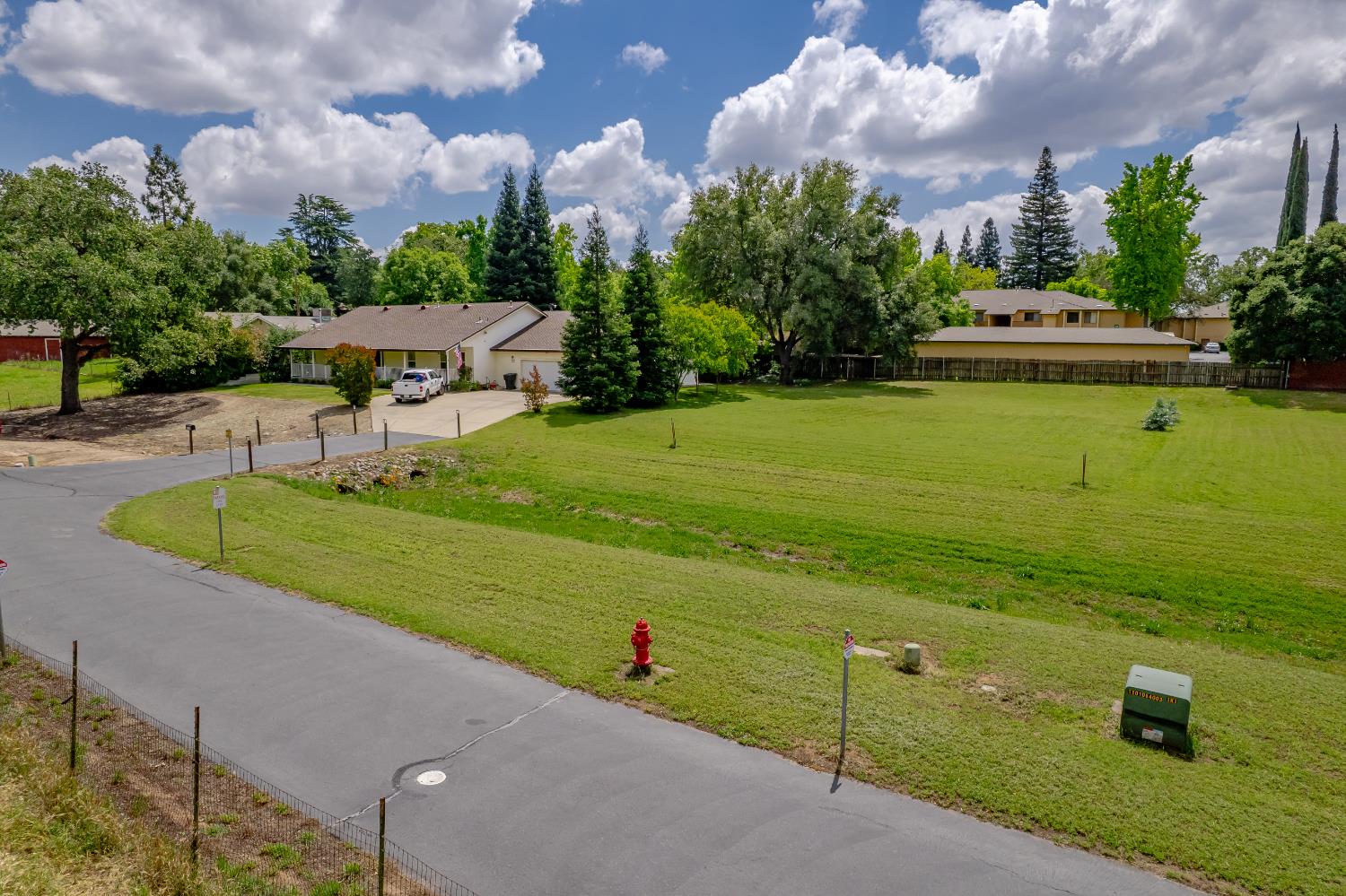 6310 Chestnut Avenue Orangevale, CA 95662 - Photo 24 of 53 a view of a garden with houses