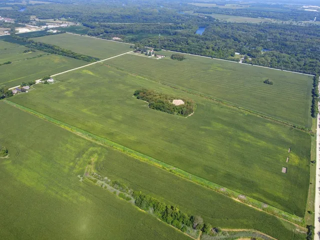 a view of a tennis court