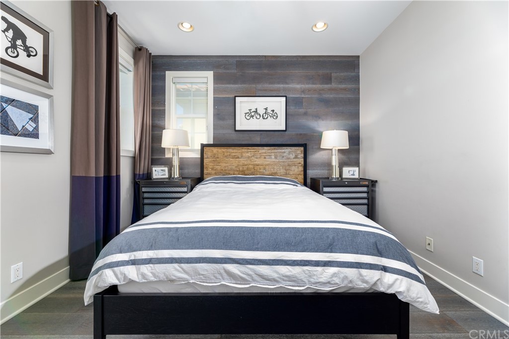 35 Zion Drive Lake Forest, CA 92630 - Photo 30 of 41 a bedroom with a bed and a lamp