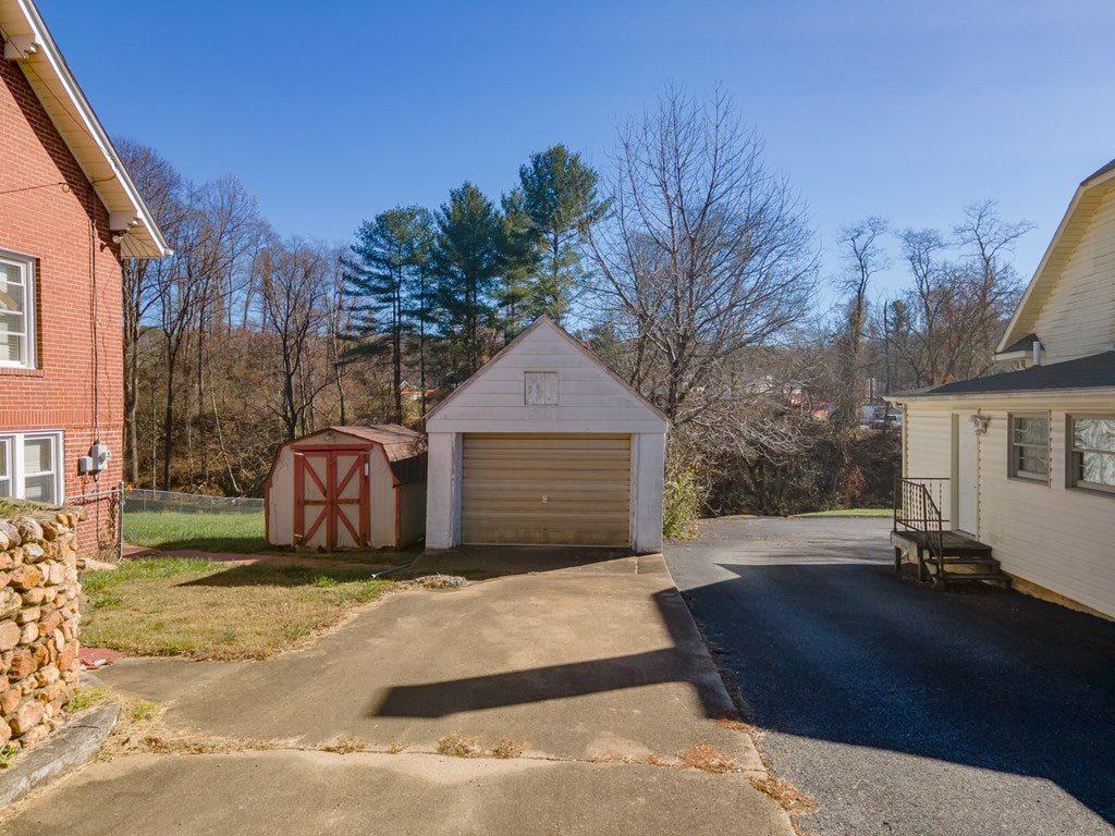 611 Glendale Road Galax, VA 24333 - Photo 17 of 64 Gallery Image 17