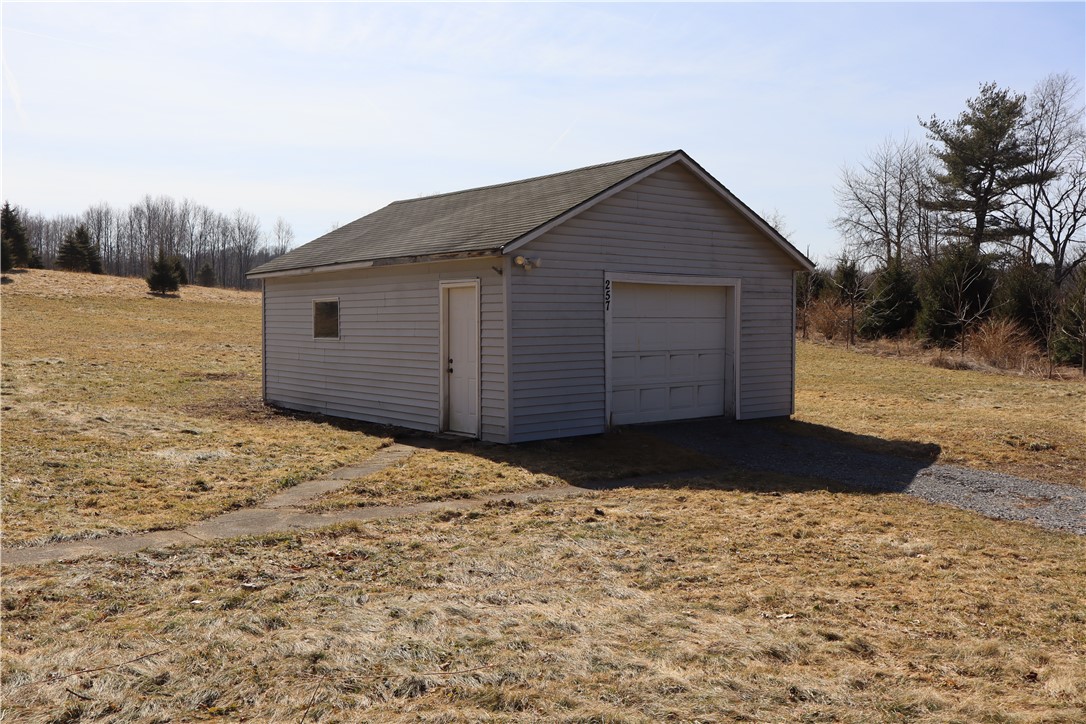 257 Newman Road Lansing, NY 13073 - Photo 5 of 23