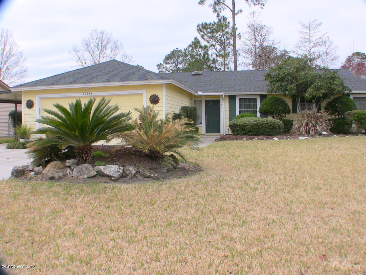 10844 Reading Road Jacksonville, FL 32257 - Photo 1 of 10 a front view of a house with garden