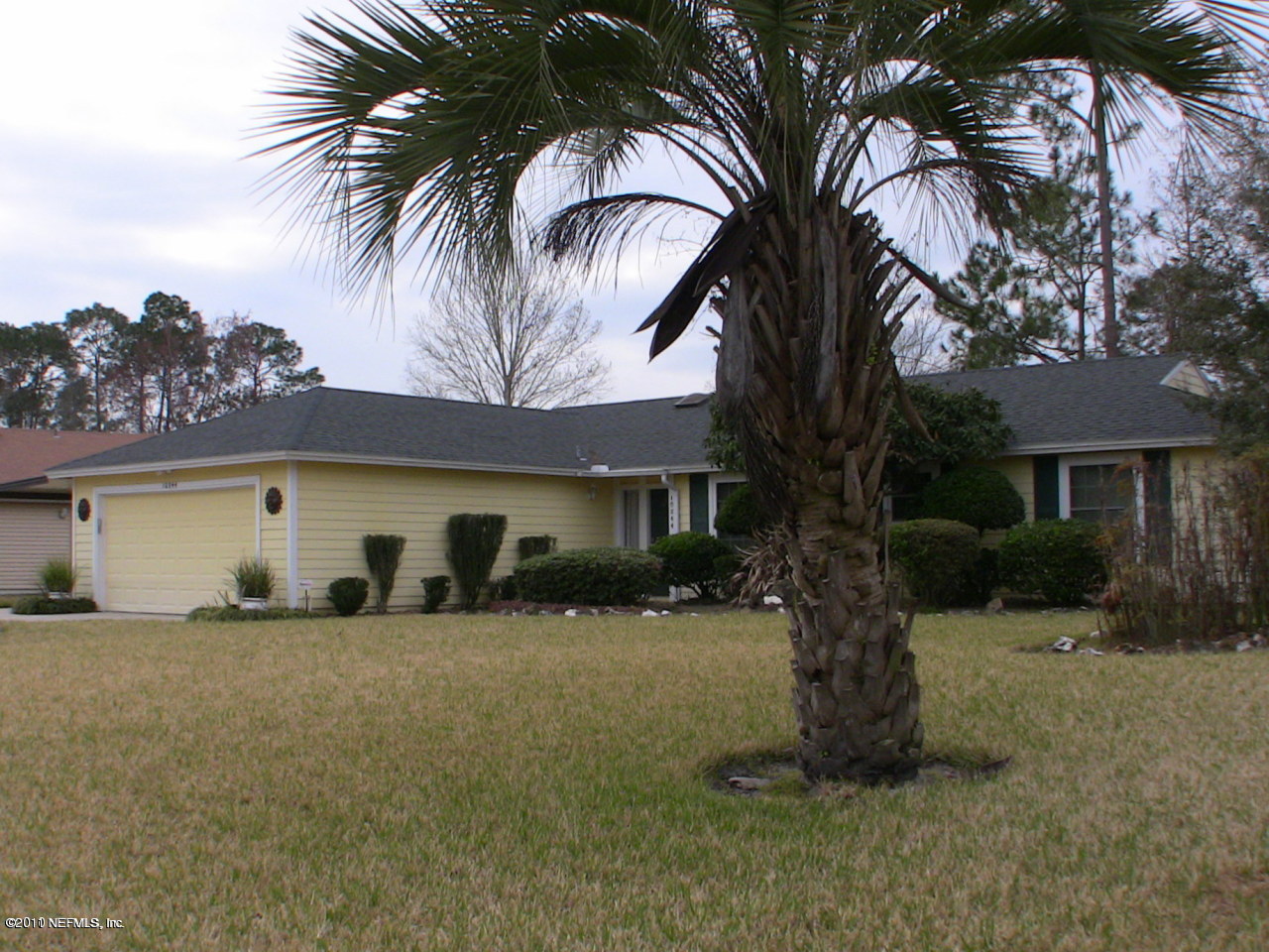 10844 Reading Road Jacksonville, FL 32257 - Photo 2 of 10 a front view of a house with a yard