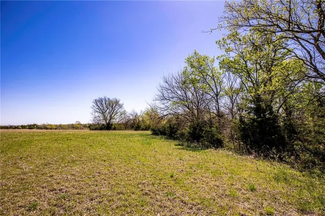 $300,000 | 841 69th Highway, Fort Scott, KS 66701