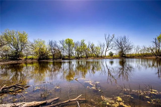 $300,000 | 841 69th Highway, Fort Scott, KS 66701