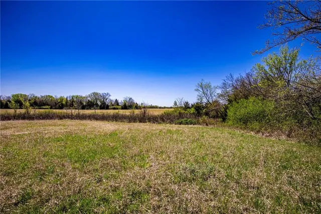 $300,000 | 841 69th Highway, Fort Scott, KS 66701