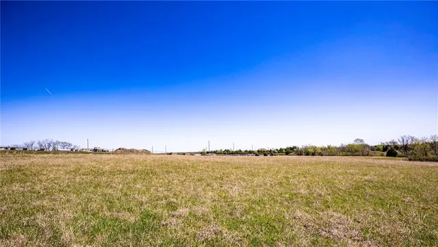 $300,000 | 841 69th Highway, Fort Scott, KS 66701