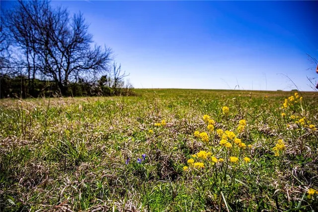 $300,000 | 841 69th Highway, Fort Scott, KS 66701