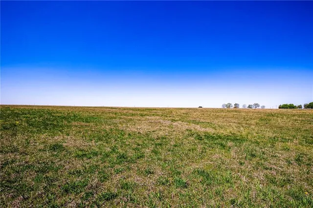 $300,000 | 841 69th Highway, Fort Scott, KS 66701