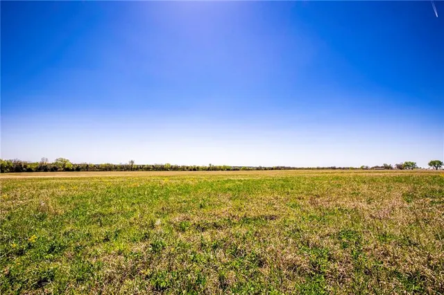 $300,000 | 841 69th Highway, Fort Scott, KS 66701