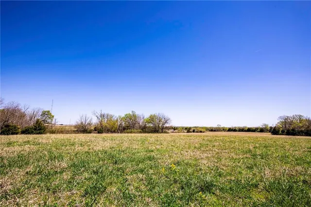 $300,000 | 841 69th Highway, Fort Scott, KS 66701