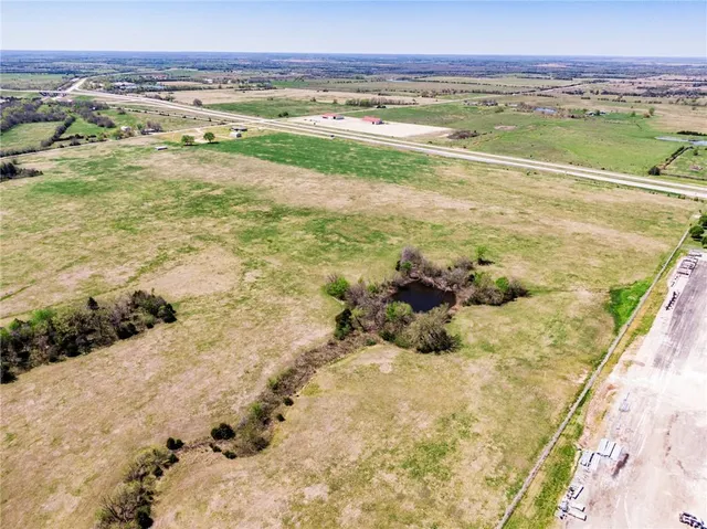 $300,000 | 841 69th Highway, Fort Scott, KS 66701