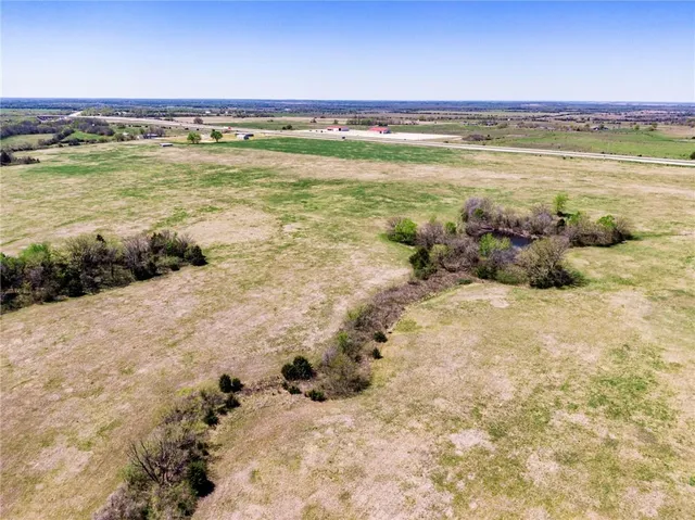 $300,000 | 841 69th Highway, Fort Scott, KS 66701